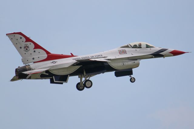 Lockheed F-16 Fighting Falcon —