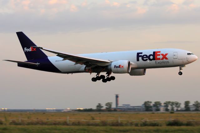 BOEING 777-200LR (N853FD)