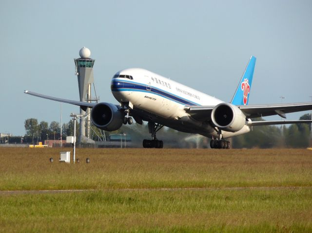 Boeing 777-200 (B-2041)