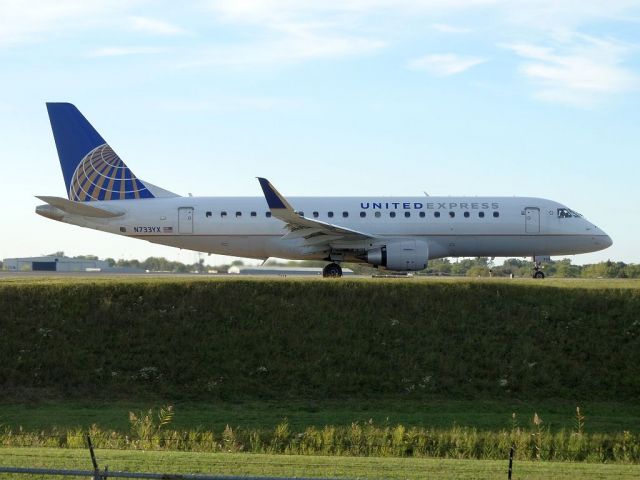 Embraer 175 (N733YX)