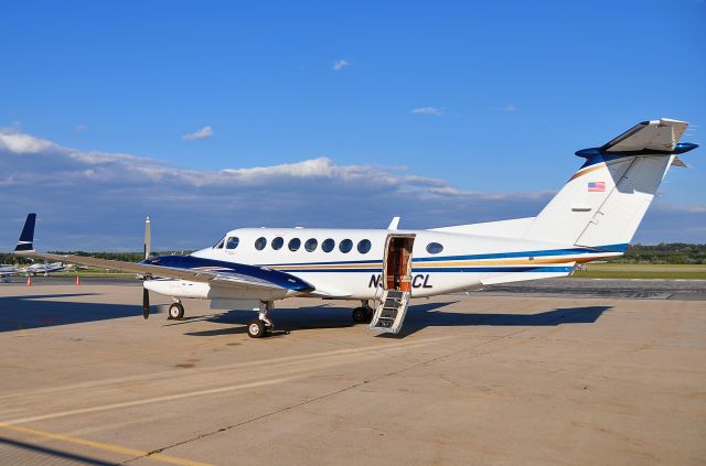 Beechcraft Super King Air 350 (N553CL) - Seen at KFDK on 9/9/2010.