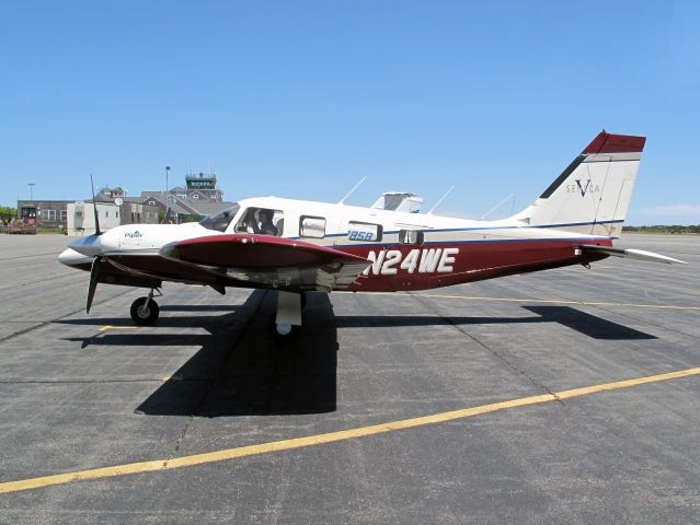 Piper Seneca (N24WE)