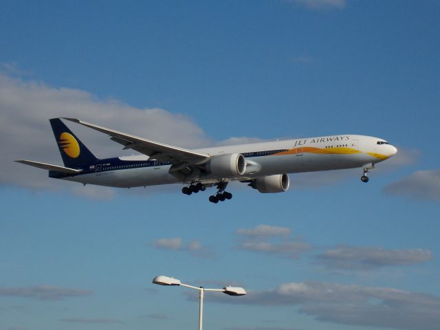 BOEING 777-300 (VT-JEQ)