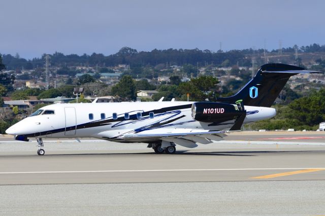 Bombardier Challenger 300 (N101UD)