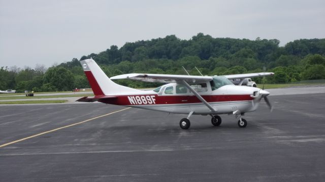 Cessna 206 Stationair (N1889F)