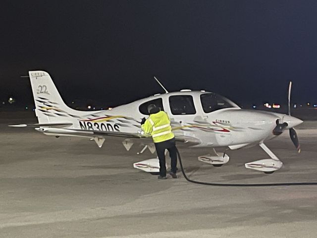 Cirrus SR-22 (N830DS) - Working at KVPZ