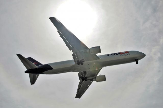 BOEING 767-300 (N122FE) - Dont stare at the sun they said. You will go blind they said. Look how large the sun appears in this photo. Aluminum Overcast!