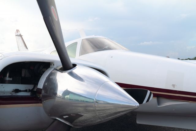 Beechcraft Duke (N422SB)