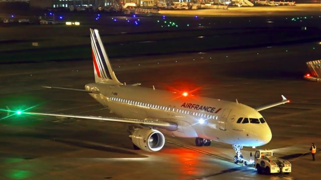 Airbus A320 (F-HBNL) - Push back terminal 4 by night...br /january 2017.