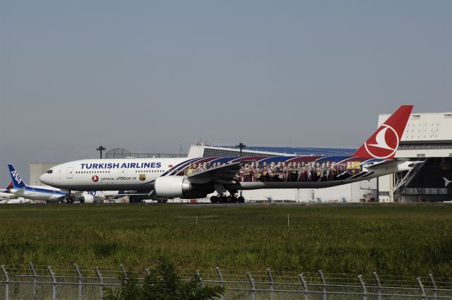 BOEING 777-300 (TC-JJI) - Departure at Narita Intl Airport Rnwy34L on 2012/10/13 Offcial Sponsor of FCB c/s