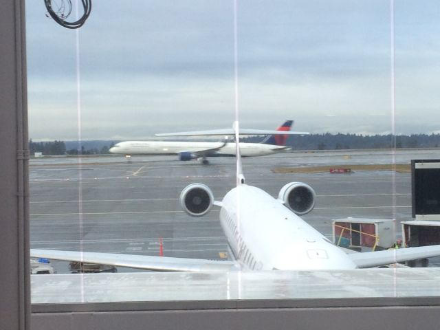 Boeing 757-200 (N592NW) - Heading down runway to KATL.