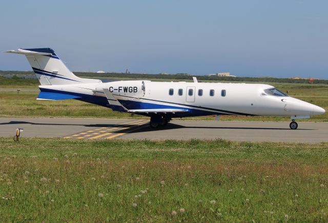Learjet 40 (C-FWGB)