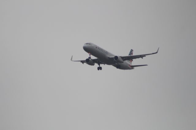 Airbus A321 (N993AN) - APPROACH 27 KSAN