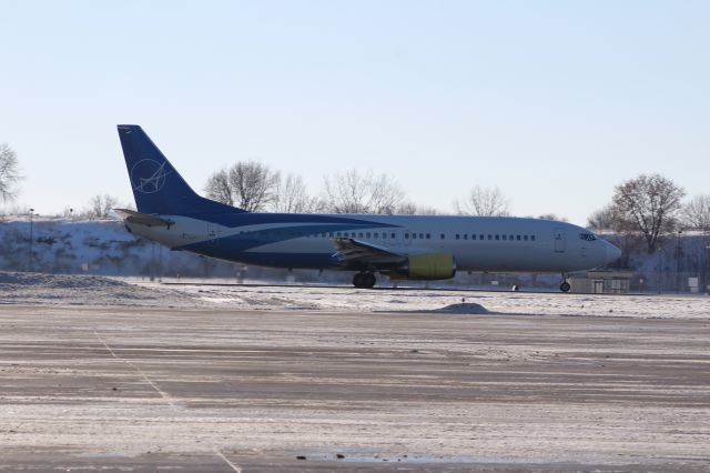 BOEING 737-400 (N808TJ)