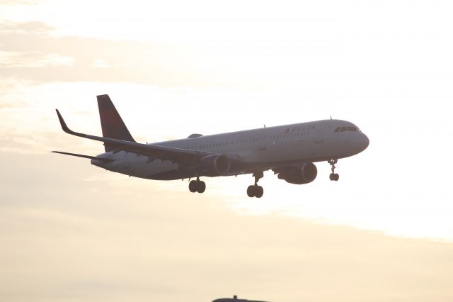 Airbus A321 (N346DN)
