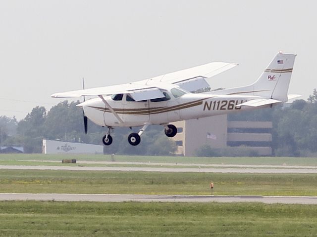 Cessna Skyhawk (N1126U) - Landing runway 25. 7 July 2015.