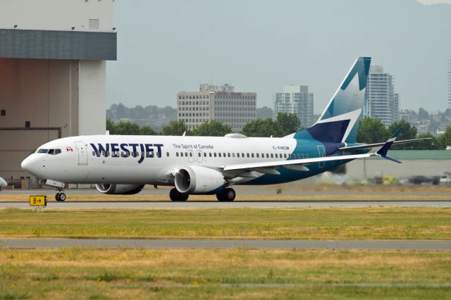 Boeing 737 MAX 8 (C-FHCM)