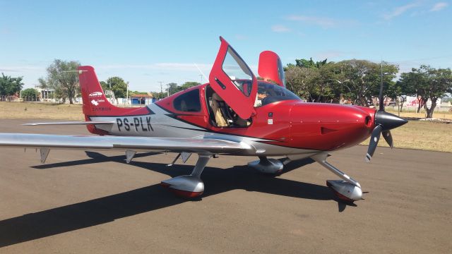 Cirrus SR-22 (PS-PLK)