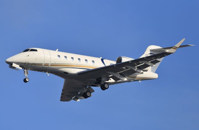 Canadair Challenger 350 (N50LF) - 1-12-2019