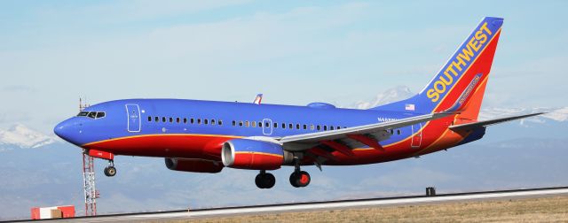 Boeing 737-700 (N488WN) - Landing on 16L.