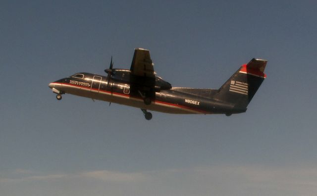 de Havilland Dash 8-200 (N806EX) - Take off RW28.