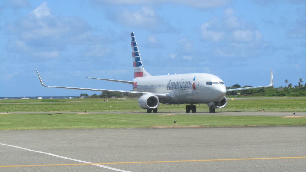 Boeing 737-800 (N983NN)