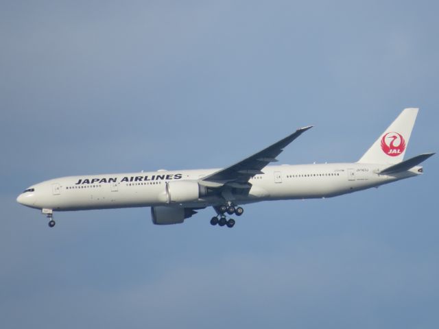 BOEING 777-300ER (JA743J)