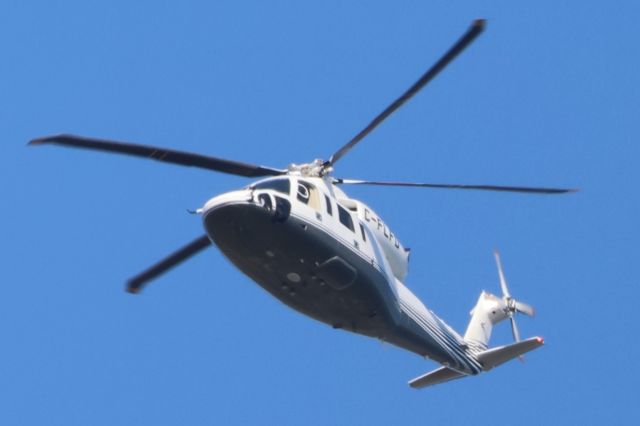 C-FLFD — - C-FLFD Sikorsky S76D Canadian Helicopters Ltd. Survolant la ville de Lavaltrie QC. Le 11-10-2024 à 13:18.