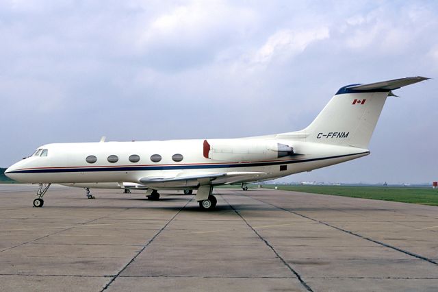 Boeing 737-200 (C-FFNM) - GRUMMAN -G1159 GULFSTREAM II - REG C-FFNM (CN 52) - LONDON INTERNATIONAL AIRPORT HEATHROW UK. - EGLL (17/5/1975)