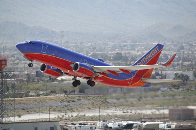 Boeing 737-700 (N498WN)