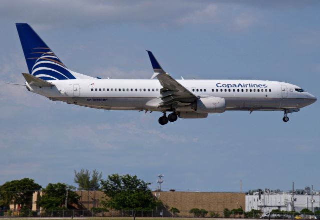 Boeing 737-800 (HP-1828CMP)