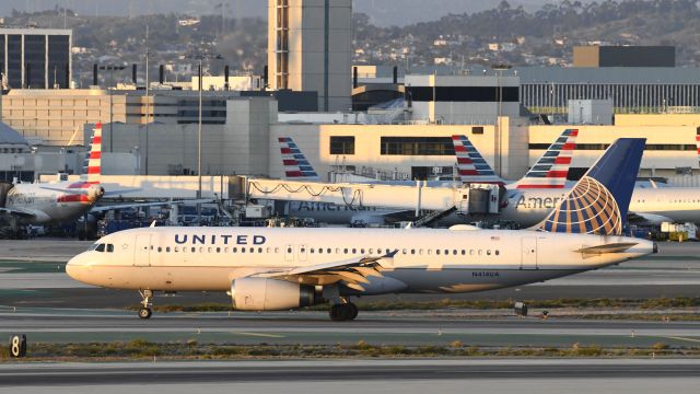 Airbus A320 (N414UA) - Exiting 25L on taxiway Hotel 7 on arrival at LAX