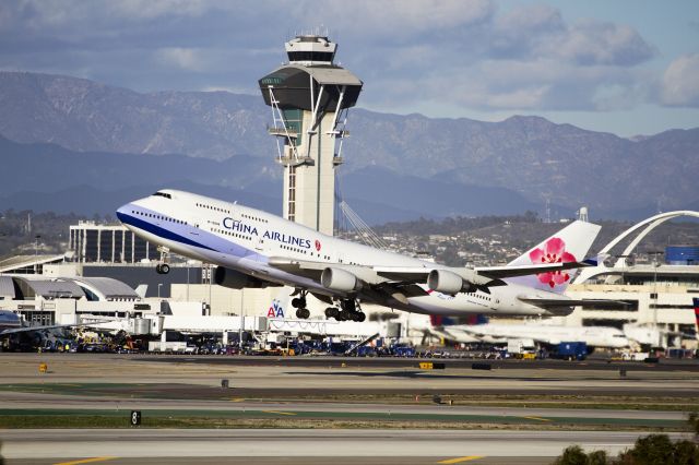 Boeing 747-400 (B-18208)