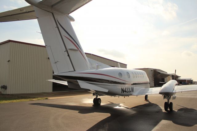 Beechcraft Super King Air 200 (N433JM)