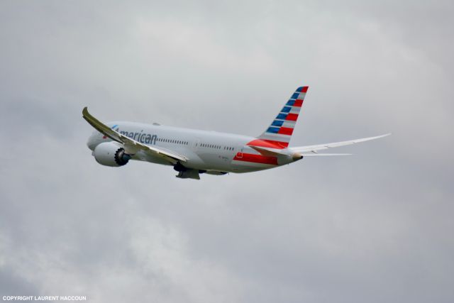 Boeing 787-8 (N876AL) - Décollage vers Philadelphie