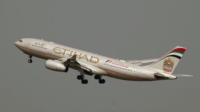 Airbus A330-300 (A6-EYD)