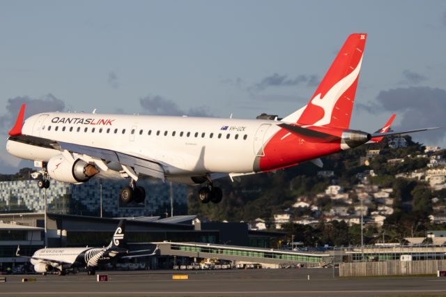 Embraer ERJ-190 (VH-UZK) - A very delayed VH-UZK landing into Wellington. Sadly this service has since been replaced by a Qantas 737