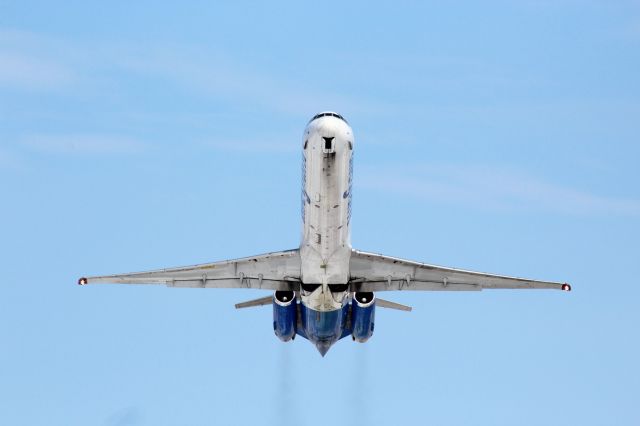 McDonnell Douglas MD-83 (N407NV) - Climbing out of Appleton, WI USA