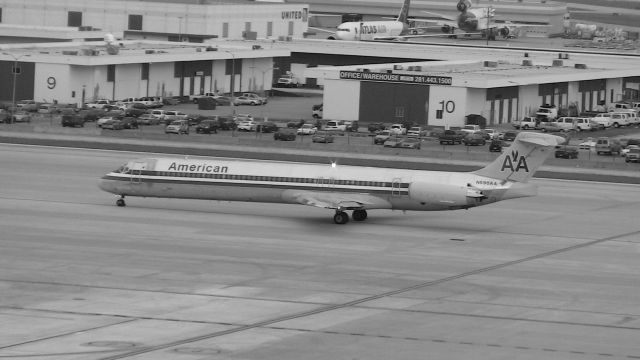 McDonnell Douglas MD-83 (N598AA)