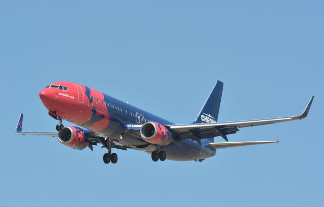 Boeing 737-800 (C-GCUA) - On final to 24R in CYHU. 14-05-2025. Ex-OWG aicraft with Chrono titles.