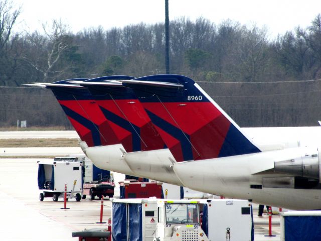 Canadair Regional Jet CRJ-200 (N8960A)