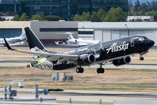 Boeing 737-800 (N538AS)