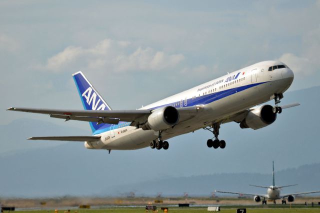 BOEING 767-300 (JA612A)