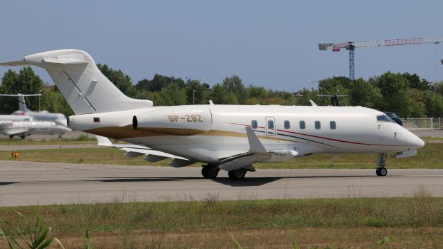 Bombardier Challenger 300 (SP-ZSZ)
