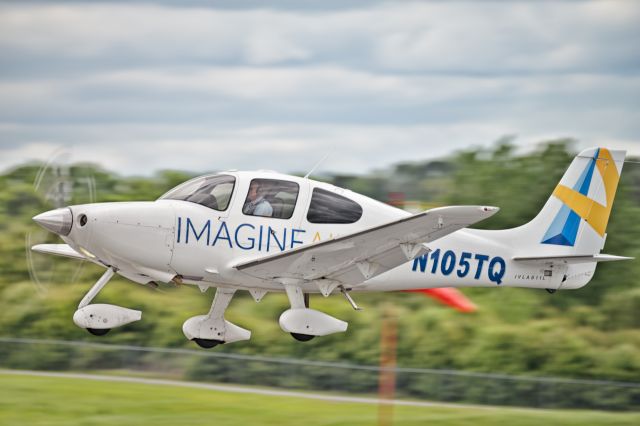 Cirrus SR-22 (N105TQ) - Cirrus SR-22 taking off from DeKalb Peachtree Airport