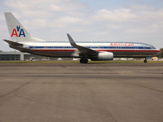 Boeing 737-800 (N960AN) - TAXIING TO GATE AFTER LANDING