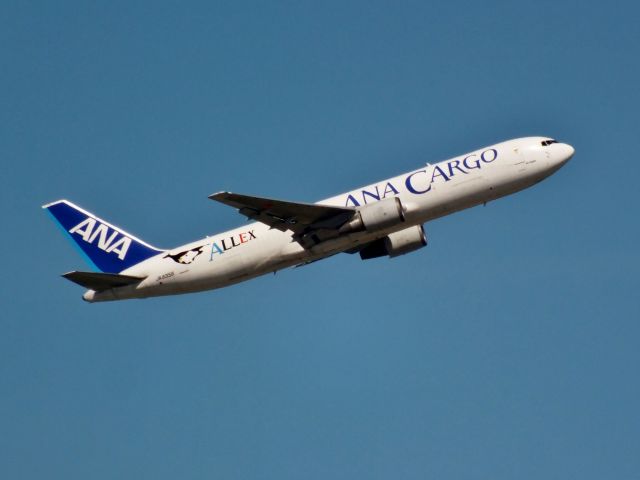 BOEING 767-300 (JA8356)