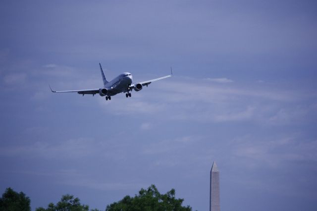 Boeing 737-800 (N963AN) - On final for Rwy 19 at KDCA