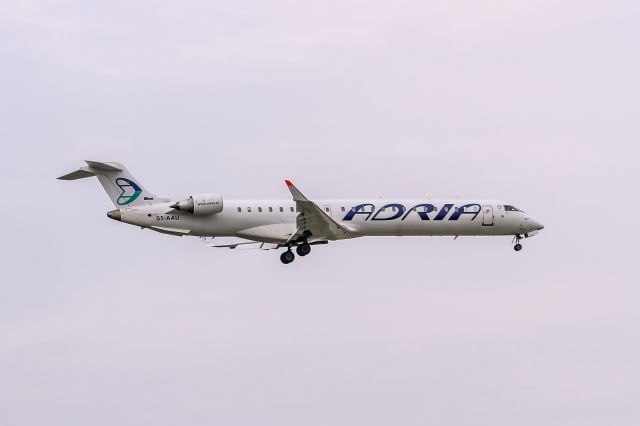 Canadair Challenger (S5-AAU) - S5-AAU Adria Airways Canadair CL-600-2D24 Regional Jet CRJ-900LR @ Frankfurt (EDDF) coming in from Ljubljana (LJLJ) / 27.11.2014