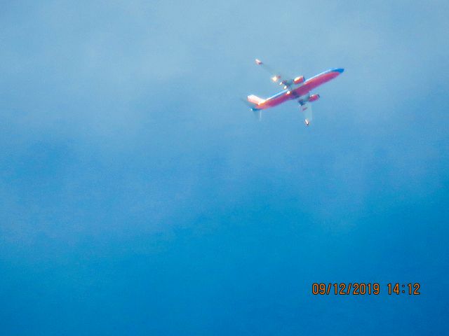 Boeing 737-800 (N8692A)